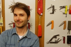 Matthäus mit einem Messer