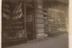 Vitrine avec l'arrière grand-père
