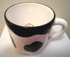 Tasse avec vache au fond suisse