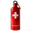 زجاجة مياه معدنية حمراء عليها صليب سويسري
