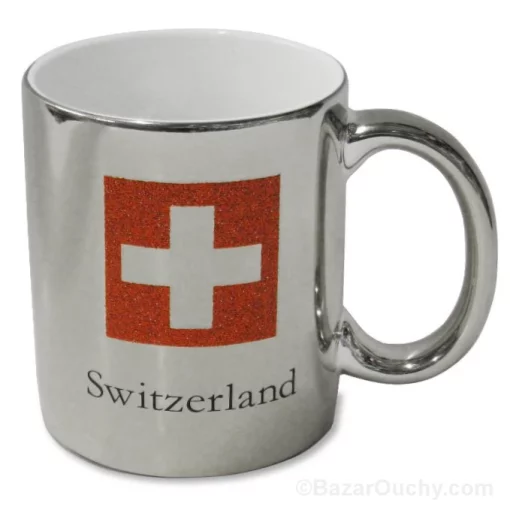 Taza de plata con cruz suiza.
