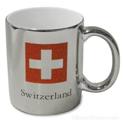 Tasse argentée avec croix suisse
