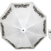 Weißer und schwarzer Poya-Regenschirm