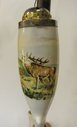pipa in porcellana 74-1144 dettaglio cervo