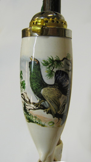 pipe porcelaine 74-1144 coq detail