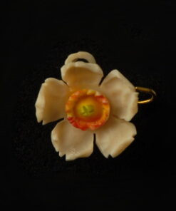 Broche en ivoire - Eglantine