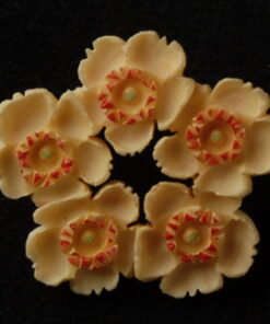 Broche en ivoire - Eglantine