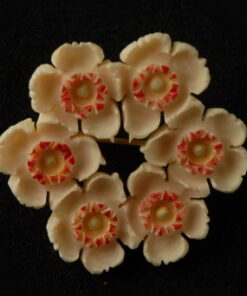 Broche en ivoire - Eglantine