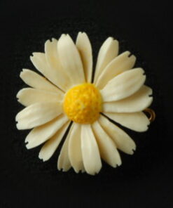 Broche en ivoire - Marguerite
