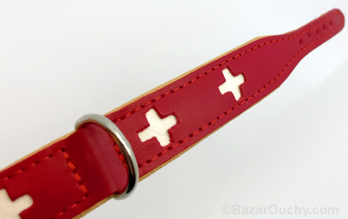 Collier chien rouge croix suisse