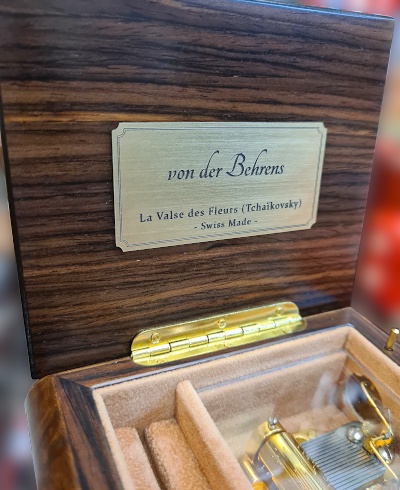 Spieluhr mit personalisiertem Namen