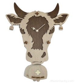 Reloj de péndulo suizo con cabeza de vaca.