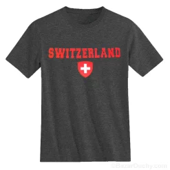 Camiseta suiza clásica con texto en relieve.